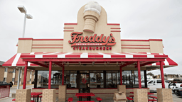 Burger chain bucks California trend, doubles down on Golden State despite rising costs